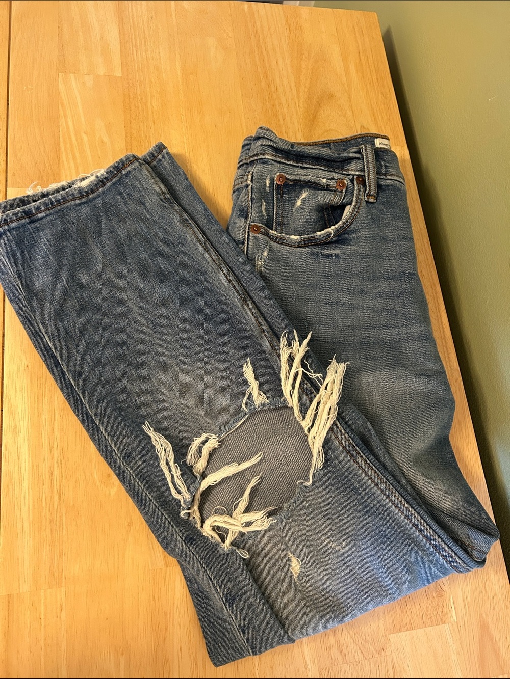 A&F The Ankle Straight Ultra High Rise Jean
